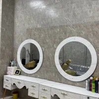 می آرایش با آینه تمیز و نو