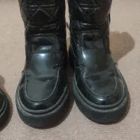 تعدادی کفش بچگانه