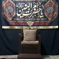 منبر چوبی تک پله