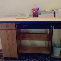 میز تحریر همراهه با صندلی