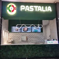 استخدام نیروی خدماتی جهت کار در رستوران فست فودی