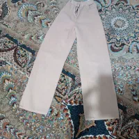تعدادی شلوار و لباش