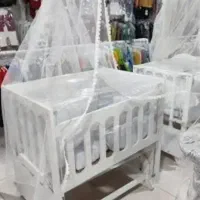 تخت کنار مادر