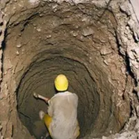 مقنی و تخریب ساختمان