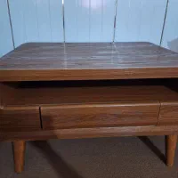 میز چوبی جلو مبلی