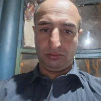 حرس   درختان و گل کاری وبیل زدن باغچه در. خدمت