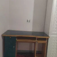 میز تحریر و کامپیوتر