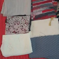 تعدادی شال|لباس|شهریار, شهریار|دیوار