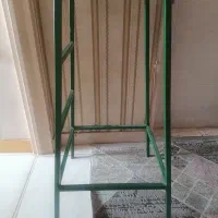 چهارپایه فلزی از جنس آهن محکم و سالم