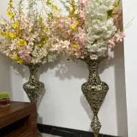 یک جفت گلدان با گل زیبا گلدان تمان برنج هست|صنایع دستی و سایر لوازم تزئینی|تهران, عباسی|دیوار