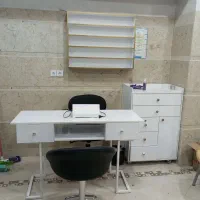 میز و دو صندلی ناخن کاری ساخته شده از ام دی اف