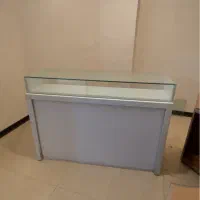 پیشخوان و میز اداری