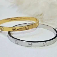 دستبند زنانه مدل کارتیه طرح لاو
