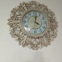 ساعت دیواری و بوفه