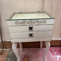 میز قاشق و چنگال در حد‌ نو پایه دار