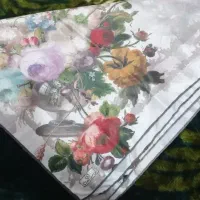 روسری ساتن|لباس|خوی, |دیوار