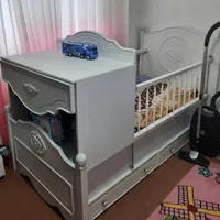 تخت و کمد کودک