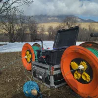 مکانیابی چاه عمیق و دستی با دستگاه