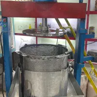 پرس ۲۰ تنی آبمیوه گیری برای تمامی میوه ها|آبمیوه‌گیر و آب‌مرکبات‌گیر|طارم, |دیوار