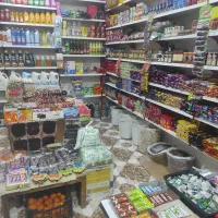 نیازمند یک نفر فروشنده خانم دارم