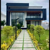 انتخاب هوشمندانه ویلا با زمین وسیع و بنای چشمگیر