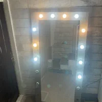 آینه قدی لامپاش تعویض میشه کاملا سالم