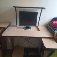 میز کامپیوتر چرخدار