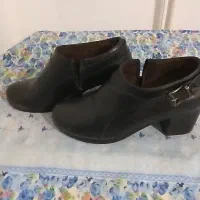 یک جفت کفش و کاپشن|لباس|بانه, |دیوار