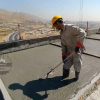 اجرای فوم‌بتن سبک (زیرسازی کف قبل از نازک‌کاری)