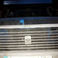 جلو پنجره نیسان. ابی