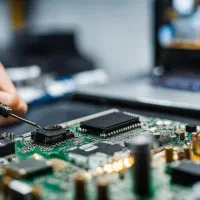 تعمیر تخصصی کامپیوتر و لپ‌تاپ دکتر سیستم ۲۴