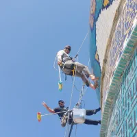 کار در ارتفاع و تعمیرات نمای ساختمان