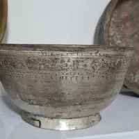 ظروف مسی قاجاری کهنه ، ترازو و فانوس|کلکسیون اشیاء عتیقه|قزوین, |دیوار