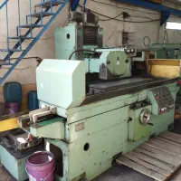 کارگر جهت کار در سنگ مغناطیس