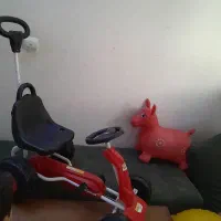 تعدادی وسایل و اسباب بازی بچه|اسباب‌بازی بچه|شیراز, شیمی گیاه|دیوار