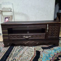 میز تلویزیون در حد نو چوب وکیوم .سالم وبی نقص