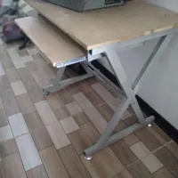میز تحریر و کامپیوتر