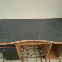 ساعت دیواری و میز