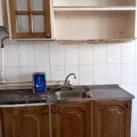 کابینت محکم قدیمی همراه سینک مناسب باغ