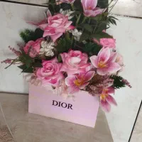 یه عدد گل مصنوعی نو
