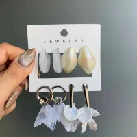 گوشواره میخی آویزی صدفی