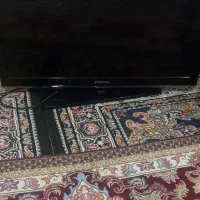 تلویزیون ۴۰ اینج ویک عدد دستگاه دیجیتال