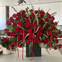فروش ۱۰۰ شاقه رز هلندی در باکس