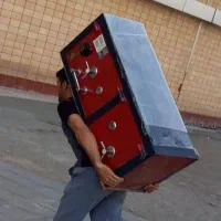 کارگر خالی بدون ماشین تخلیه و بارگیری