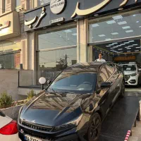 کی ام سی جی سون ، نقد و اقساط