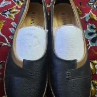 کفش تمیز نو استفاده نشده تخفیف داده می‌شود