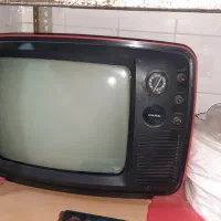 تلویزیون قدیمی سالم.|تلویزیون و پروژکتور|اندیشه, اندیشه فاز ۲|دیوار