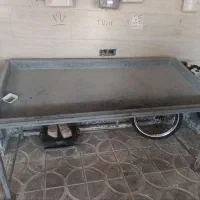 میز ماهی فروشی و آکواریوم ماهی بزرگ