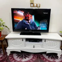 میز تلویزیون سفید