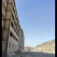 بنا ،دو نفر آرماتوربند و گچکار